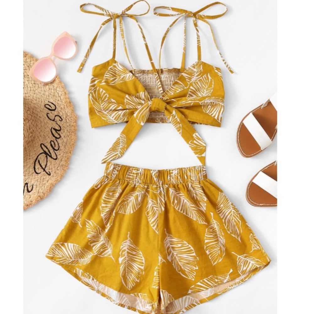 Lovely Leaf Crop Top & Shorts Set